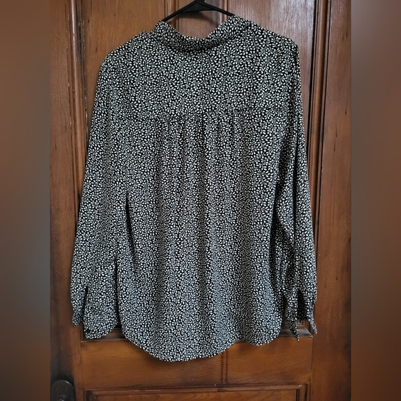 Bundle of three (3) Women's XL Loose Fitting Floral Blouses, EUC - Picture 11 of 13